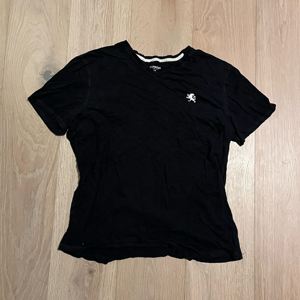 Express blank black V Neck tee shirt with embroidered lion